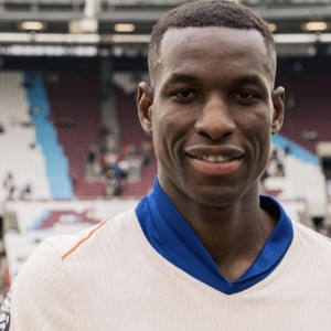 德天空：雅克松加盟拜仁的交易目前处于搁置状态，但并未取消