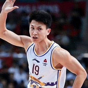 ewc-身家过亿，打了20年拿5冠，他是CBA现役常青树，已为退役铺好路
